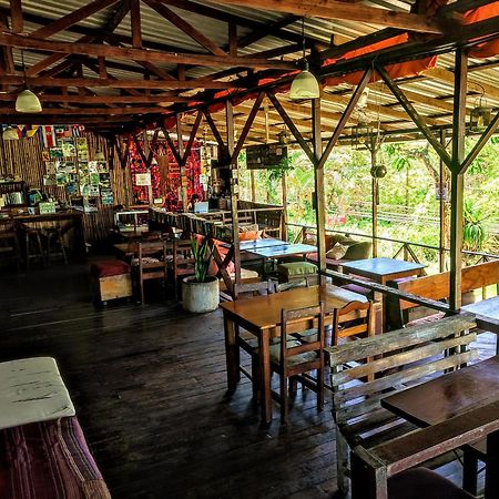 Hostel Plinio Manuel Antonio Exterior photo