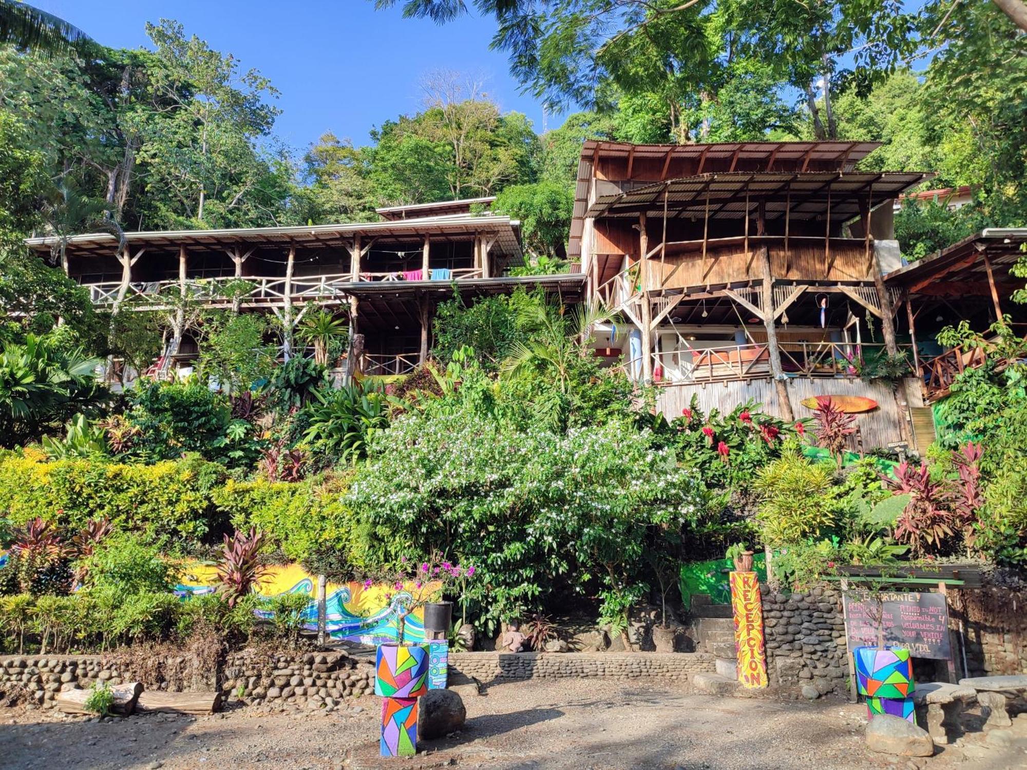 Hostel Plinio Manuel Antonio Exterior photo